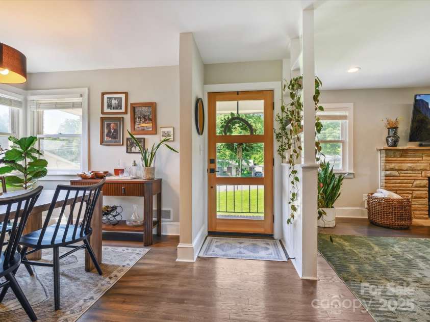 1516 Russell Avenue, Charlotte, NC 28216.  MLS# CAR4274064, YatesRealty ID 26704. 