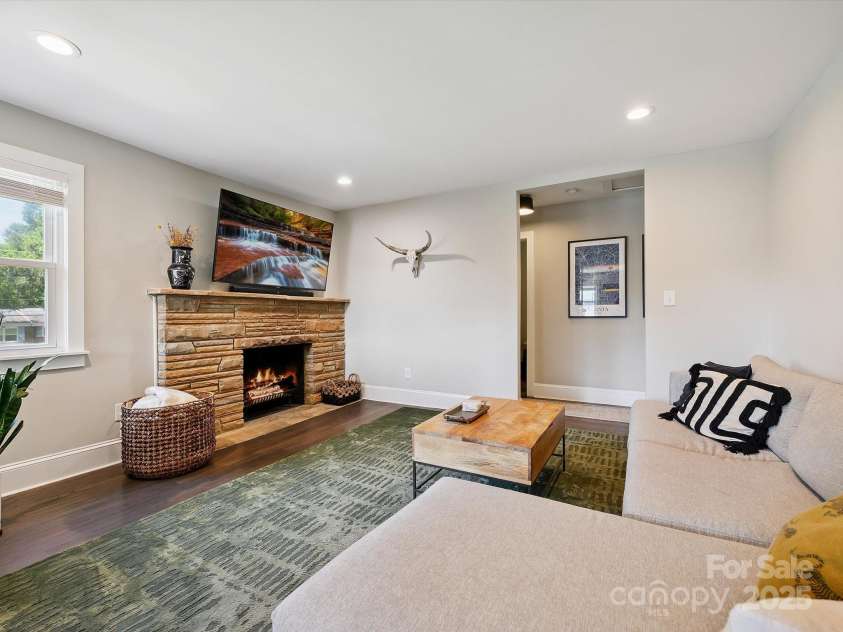 1516 Russell Avenue, Charlotte, NC 28216.  MLS# CAR4274064, YatesRealty ID 26704. 