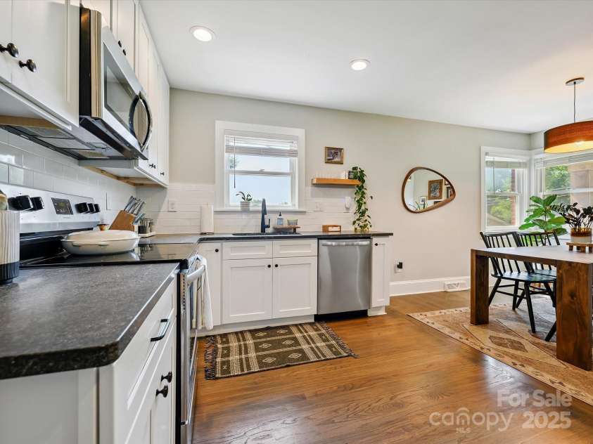 1516 Russell Avenue, Charlotte, NC 28216.  MLS# CAR4274064, YatesRealty ID 26704. 