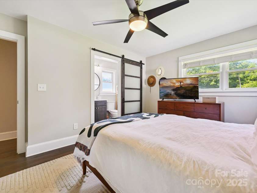 1516 Russell Avenue, Charlotte, NC 28216.  MLS# CAR4274064, YatesRealty ID 26704. 