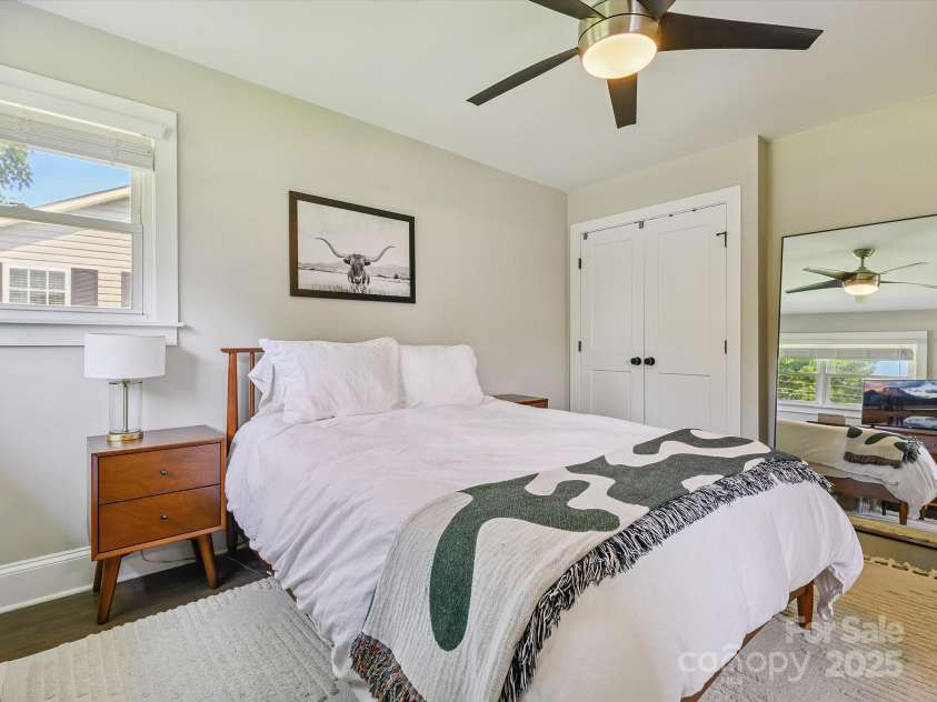 1516 Russell Avenue, Charlotte, NC 28216.  MLS# CAR4274064, YatesRealty ID 26704. 