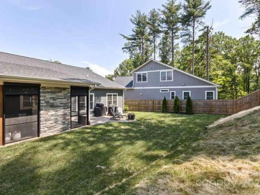 207 Weybridge Drive, Arden, NC 28704.  MLS# CAR4276562, YatesRealty ID 26705. Backyard