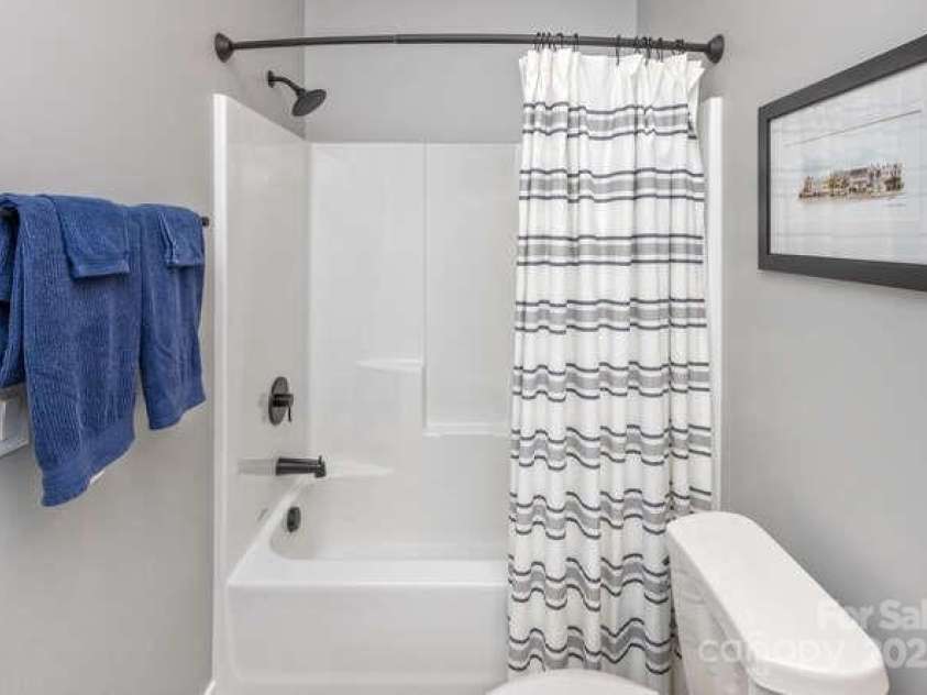 207 Weybridge Drive, Arden, NC 28704.  MLS# CAR4276562, YatesRealty ID 26705. Bathroom 2