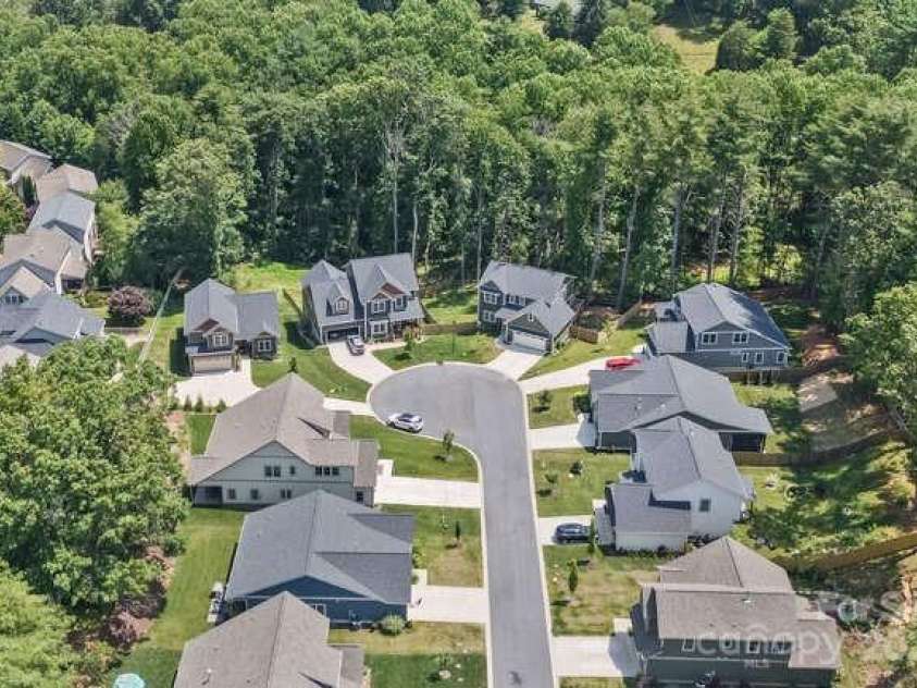 207 Weybridge Drive, Arden, NC 28704.  MLS# CAR4276562, YatesRealty ID 26705. Cul - de - sac