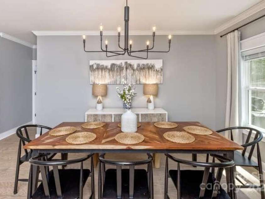 207 Weybridge Drive, Arden, NC 28704.  MLS# CAR4276562, YatesRealty ID 26705. Dining area