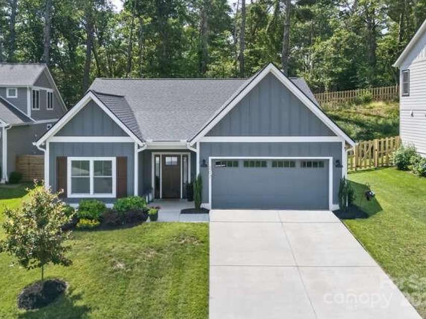 207 Weybridge Drive, Arden, NC 28704.  MLS# CAR4276562, YatesRealty ID 26705. Front
