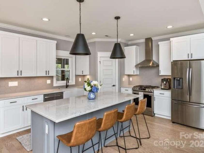 207 Weybridge Drive, Arden, NC 28704.  MLS# CAR4276562, YatesRealty ID 26705. Kitchen