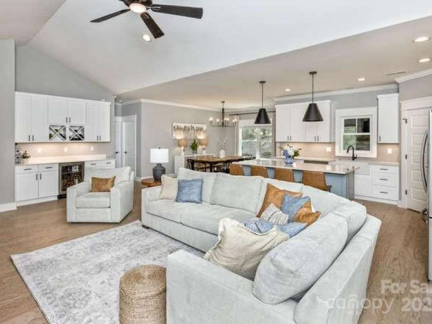 207 Weybridge Drive, Arden, NC 28704.  MLS# CAR4276562, YatesRealty ID 26705. Living room