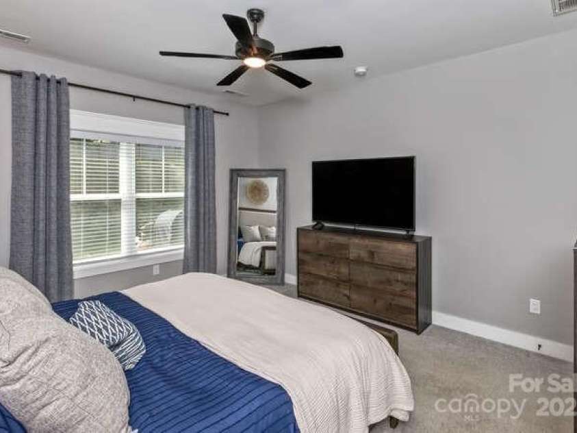 207 Weybridge Drive, Arden, NC 28704.  MLS# CAR4276562, YatesRealty ID 26705. Primary bedroom