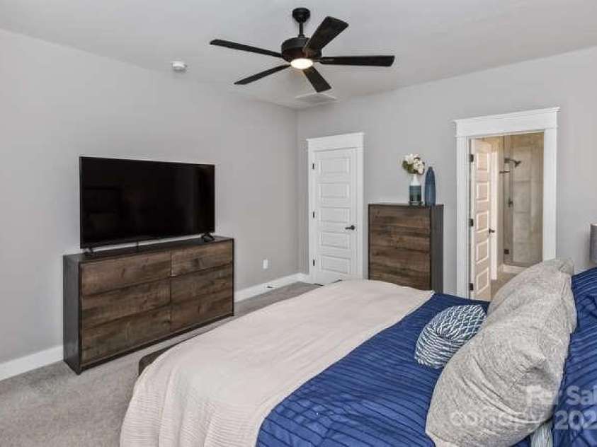 207 Weybridge Drive, Arden, NC 28704.  MLS# CAR4276562, YatesRealty ID 26705. Primary bedroom