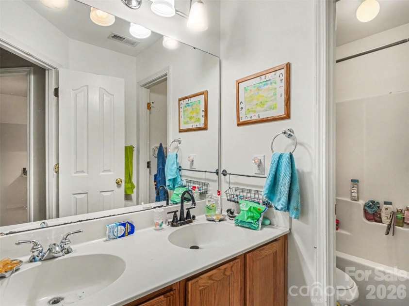 3422 Pasture View Court, Charlotte, NC 28269.  MLS# CAR4374278, YatesRealty ID 26705. 