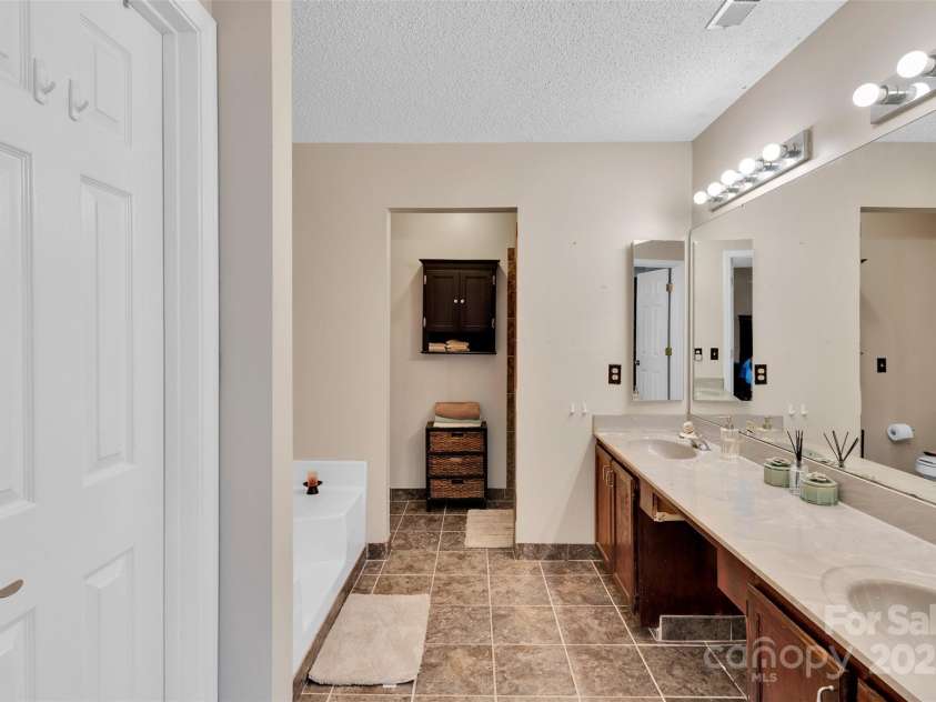 11219 Kempsford Drive, Charlotte, NC 28262.  MLS# CAR4266815, YatesRealty ID 26707. 