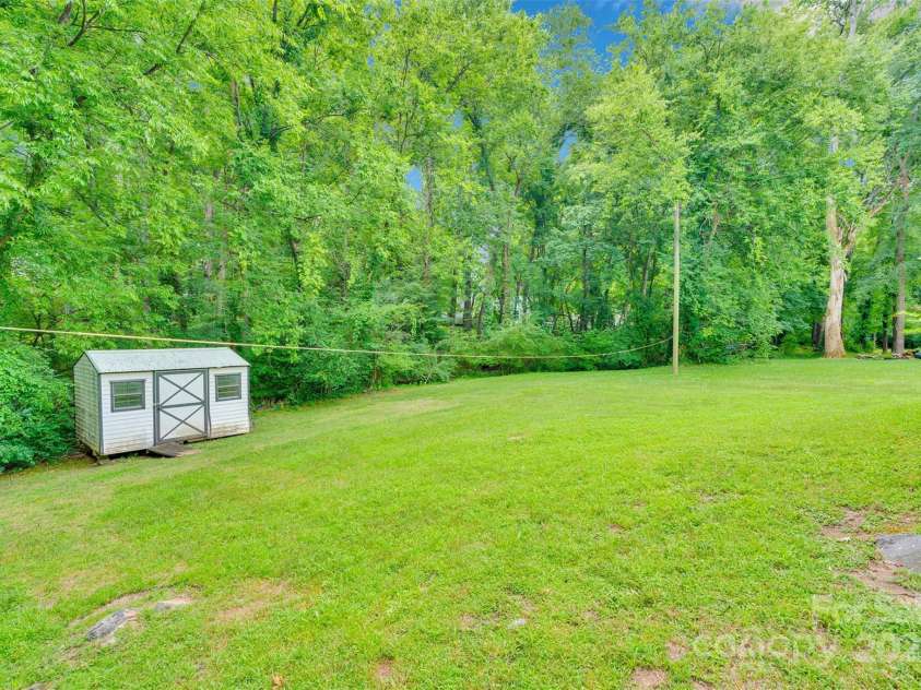 11219 Kempsford Drive, Charlotte, NC 28262.  MLS# CAR4266815, YatesRealty ID 26707. 