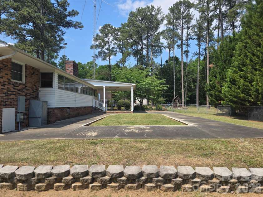620 Mcdowell Drive, Chester, SC 29706.  MLS# CAR4374362, YatesRealty ID 26707. 