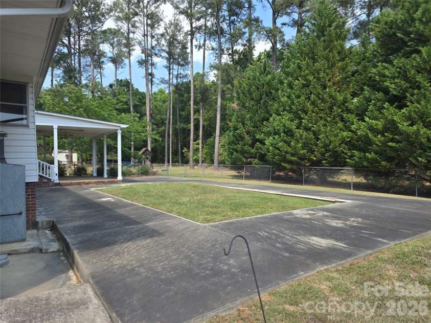 620 Mcdowell Drive, Chester, SC 29706.  MLS# CAR4374362, YatesRealty ID 26707. 