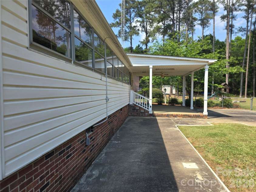 620 Mcdowell Drive, Chester, SC 29706.  MLS# CAR4374362, YatesRealty ID 26707. 