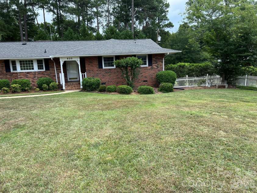 620 Mcdowell Drive, Chester, SC 29706.  MLS# CAR4374362, YatesRealty ID 26707. 
