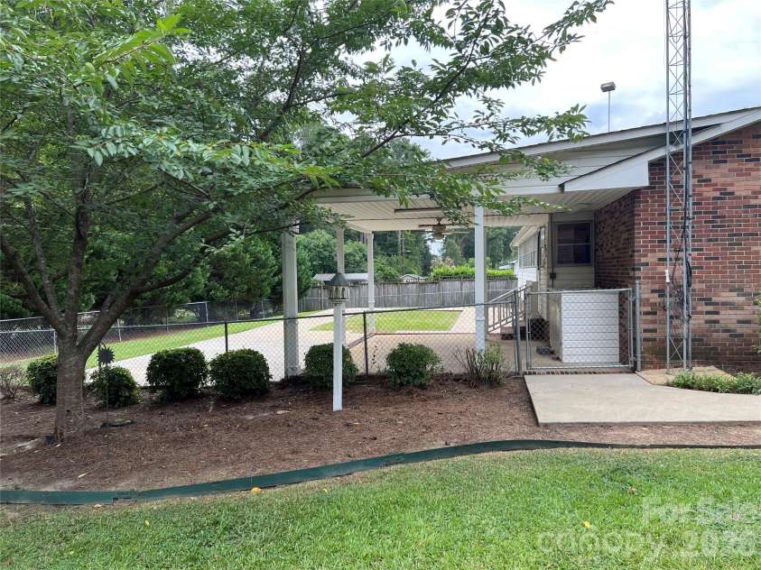 620 Mcdowell Drive, Chester, SC 29706.  MLS# CAR4374362, YatesRealty ID 26707. 