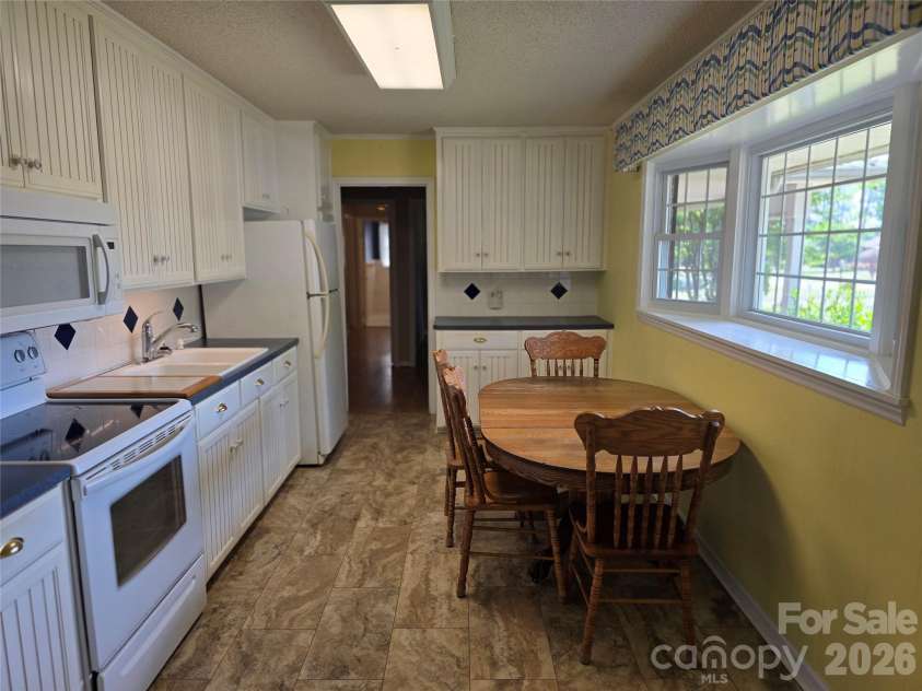 620 Mcdowell Drive, Chester, SC 29706.  MLS# CAR4374362, YatesRealty ID 26707. KITCHEN