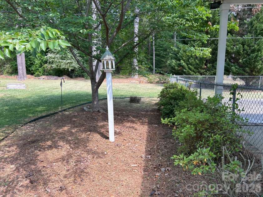 620 Mcdowell Drive, Chester, SC 29706.  MLS# CAR4374362, YatesRealty ID 26707. LANDSCAPED AREA IN SIDE YARD