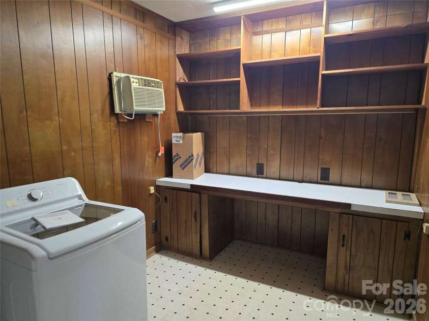 620 Mcdowell Drive, Chester, SC 29706.  MLS# CAR4374362, YatesRealty ID 26707. LAUNDRY ROOM AND HOBBYIST AREA OR OFFICE