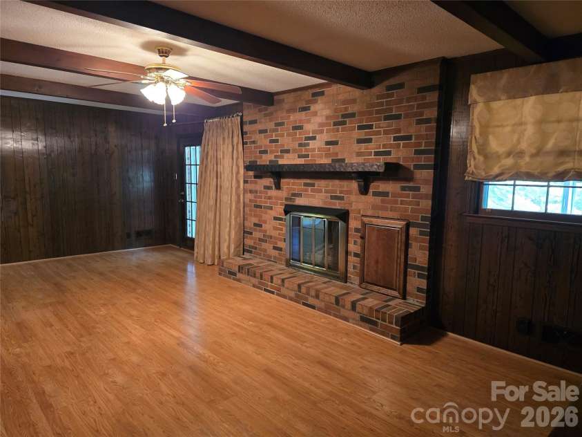620 Mcdowell Drive, Chester, SC 29706.  MLS# CAR4374362, YatesRealty ID 26707. LIVING ROOM