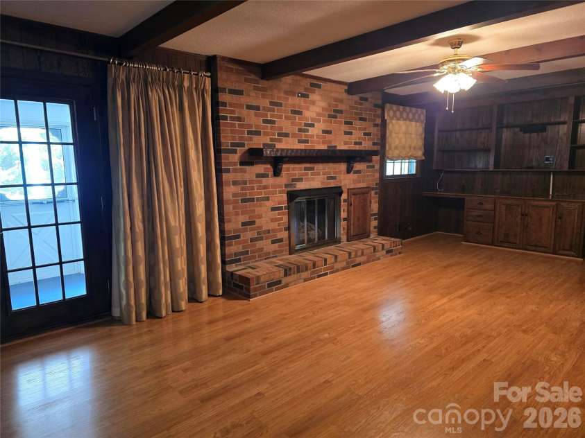 620 Mcdowell Drive, Chester, SC 29706.  MLS# CAR4374362, YatesRealty ID 26707. LIVING ROOM