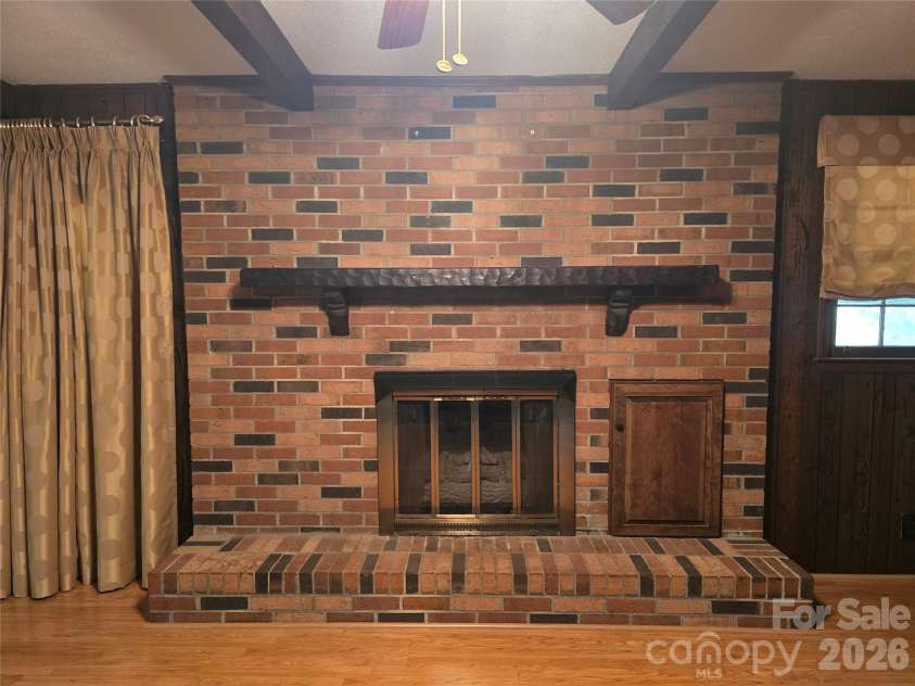 620 Mcdowell Drive, Chester, SC 29706.  MLS# CAR4374362, YatesRealty ID 26707. LIVING ROOM GAS LOGS