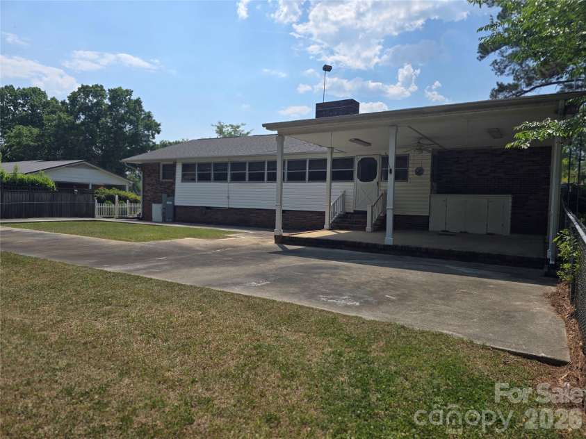 620 Mcdowell Drive, Chester, SC 29706.  MLS# CAR4374362, YatesRealty ID 26707. VIEW OF BACK YARD
