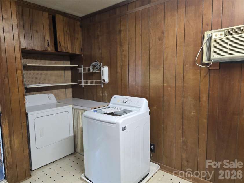 620 Mcdowell Drive, Chester, SC 29706.  MLS# CAR4374362, YatesRealty ID 26707. WASHER AND DRYER REMAIN