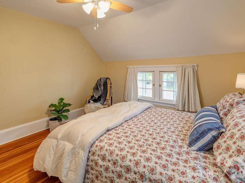 52 Gracelyn Road, Asheville, NC 28804.  MLS# CAR4385277, YatesRealty ID 26708. 