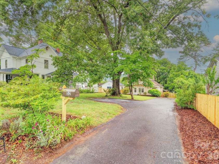 52 Gracelyn Road, Asheville, NC 28804.  MLS# CAR4385277, YatesRealty ID 26708. 