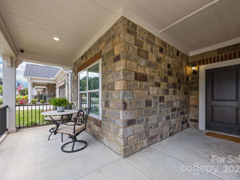1113 Headwaters Court, Matthews, NC 28104.  MLS# CAR4279367, YatesRealty ID 26709. 