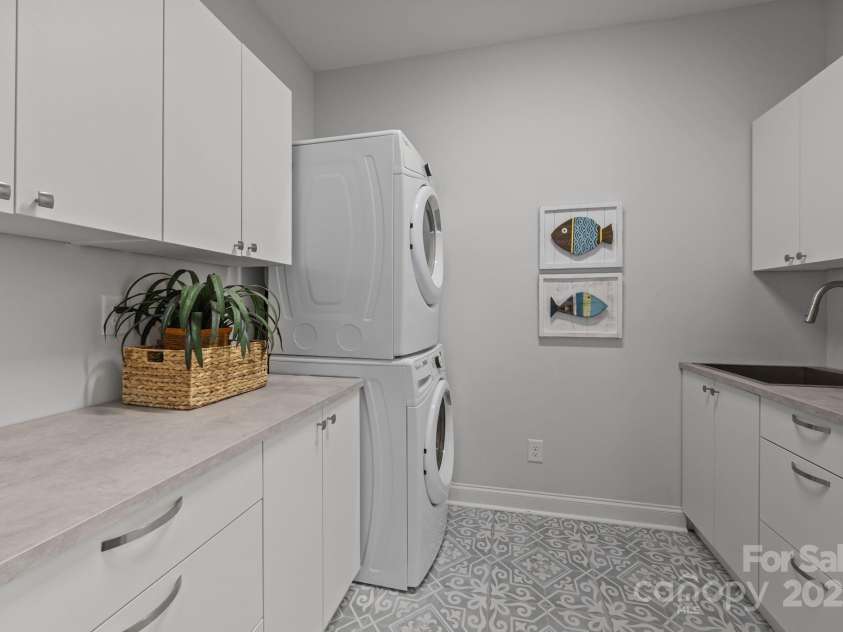 1113 Headwaters Court, Matthews, NC 28104.  MLS# CAR4279367, YatesRealty ID 26709. 