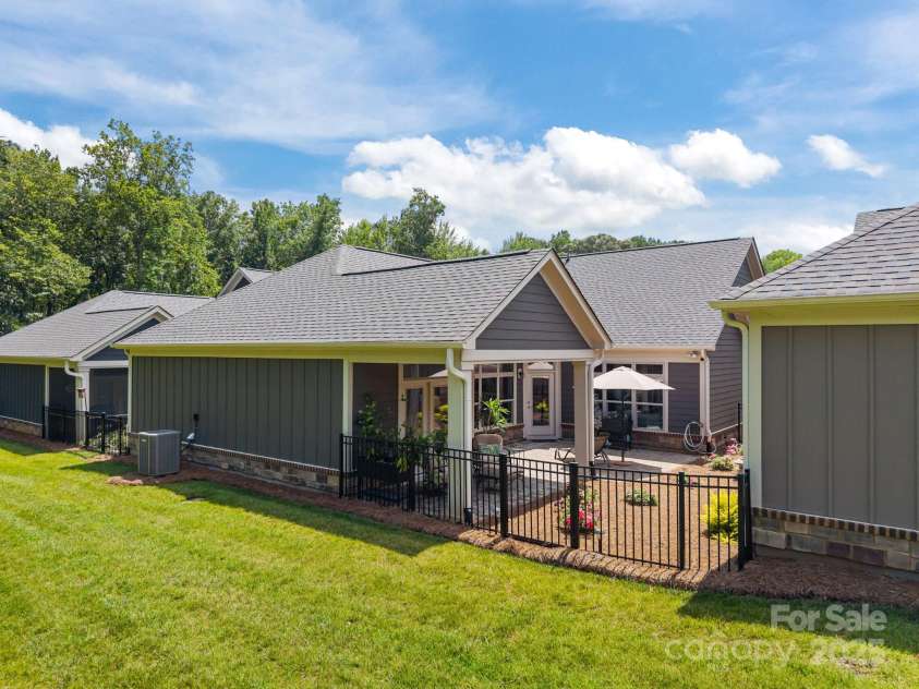 1113 Headwaters Court, Matthews, NC 28104.  MLS# CAR4279367, YatesRealty ID 26709. 