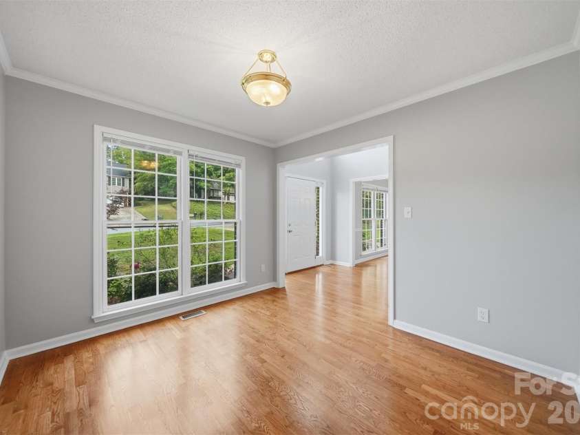1737 9th Street Place, Hickory, NC 28602.  MLS# CAR4387540, YatesRealty ID 26709. 