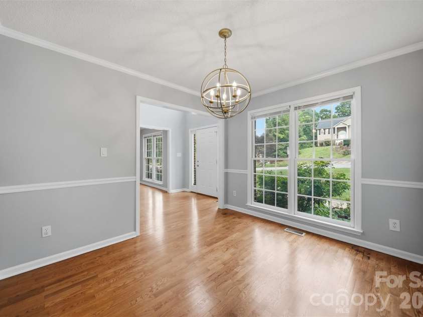1737 9th Street Place, Hickory, NC 28602.  MLS# CAR4387540, YatesRealty ID 26709. 
