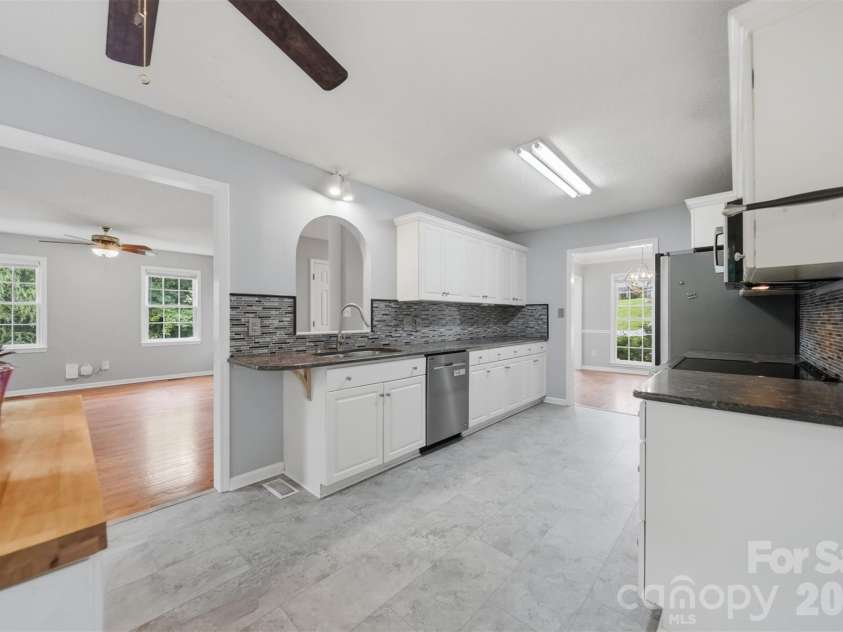 1737 9th Street Place, Hickory, NC 28602.  MLS# CAR4387540, YatesRealty ID 26709. 