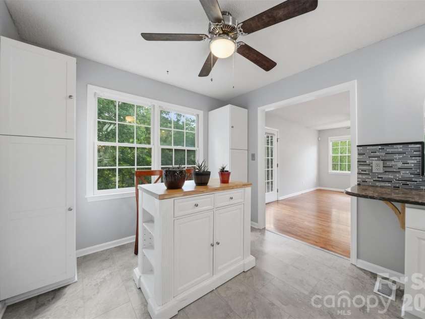 1737 9th Street Place, Hickory, NC 28602.  MLS# CAR4387540, YatesRealty ID 26709. 