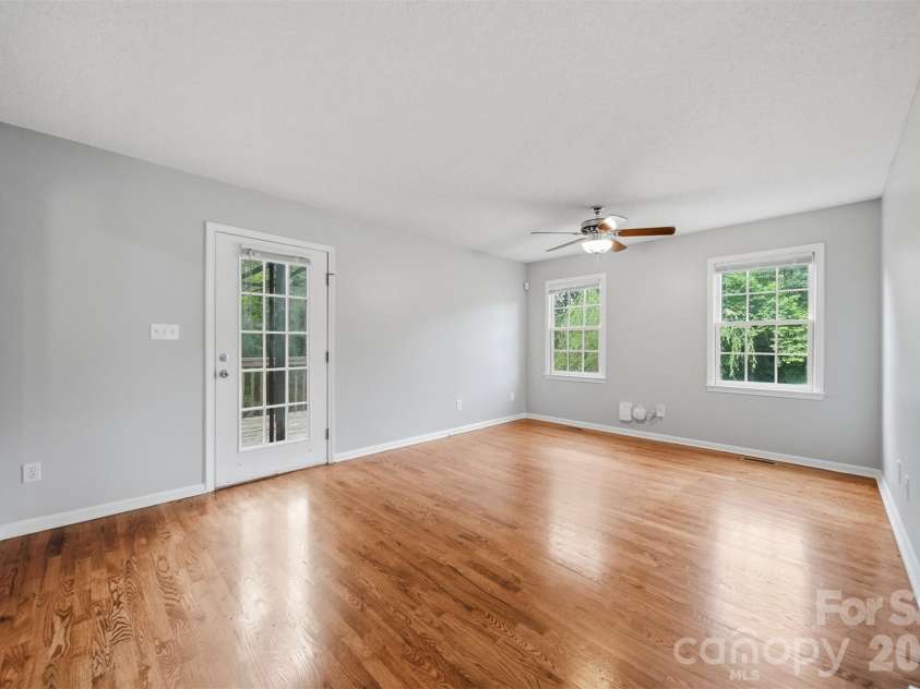 1737 9th Street Place, Hickory, NC 28602.  MLS# CAR4387540, YatesRealty ID 26709. 