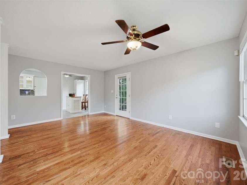 1737 9th Street Place, Hickory, NC 28602.  MLS# CAR4387540, YatesRealty ID 26709. 