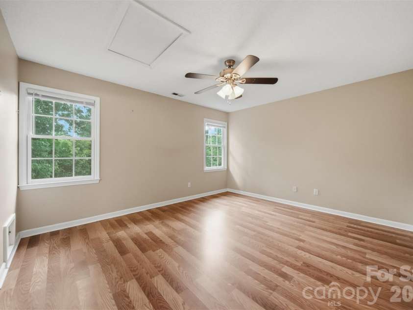 1737 9th Street Place, Hickory, NC 28602.  MLS# CAR4387540, YatesRealty ID 26709. 