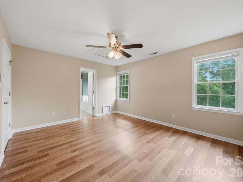 1737 9th Street Place, Hickory, NC 28602.  MLS# CAR4387540, YatesRealty ID 26709. 