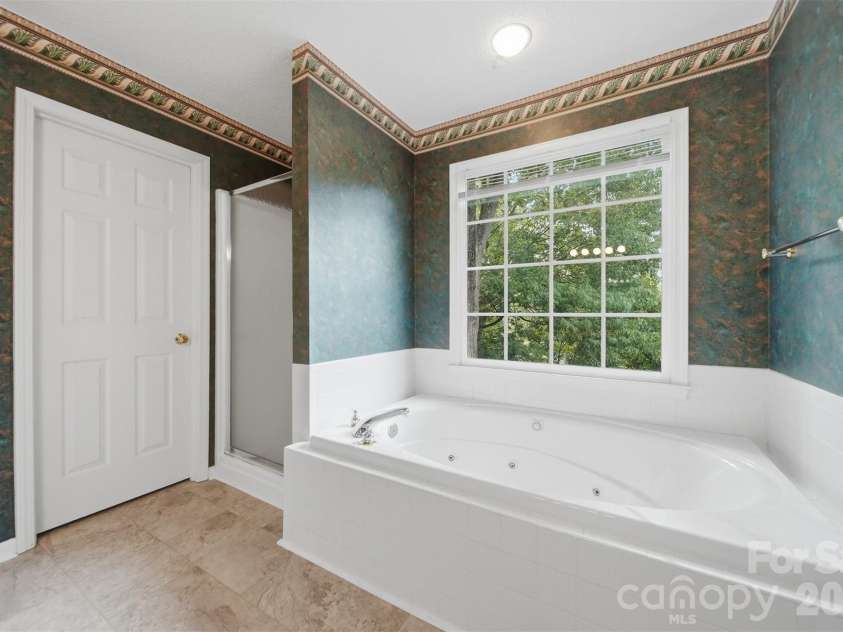1737 9th Street Place, Hickory, NC 28602.  MLS# CAR4387540, YatesRealty ID 26709. 