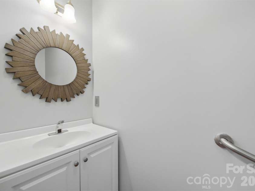 1737 9th Street Place, Hickory, NC 28602.  MLS# CAR4387540, YatesRealty ID 26709. 