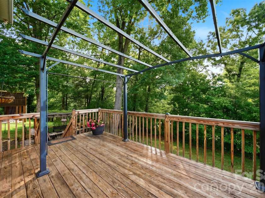 1737 9th Street Place, Hickory, NC 28602.  MLS# CAR4387540, YatesRealty ID 26709. 