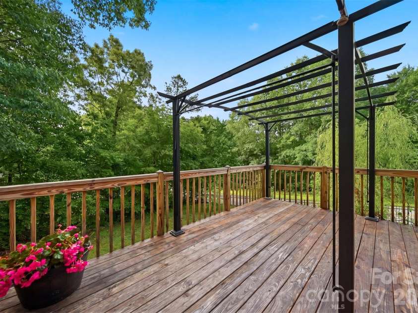 1737 9th Street Place, Hickory, NC 28602.  MLS# CAR4387540, YatesRealty ID 26709. 