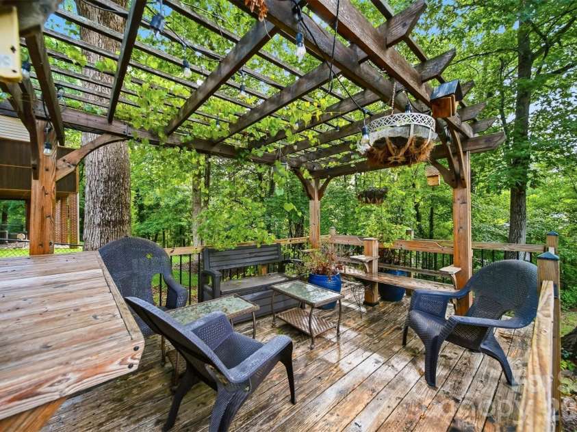 1737 9th Street Place, Hickory, NC 28602.  MLS# CAR4387540, YatesRealty ID 26709. 