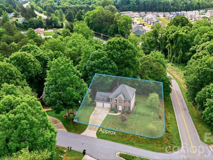 1737 9th Street Place, Hickory, NC 28602.  MLS# CAR4387540, YatesRealty ID 26709. 