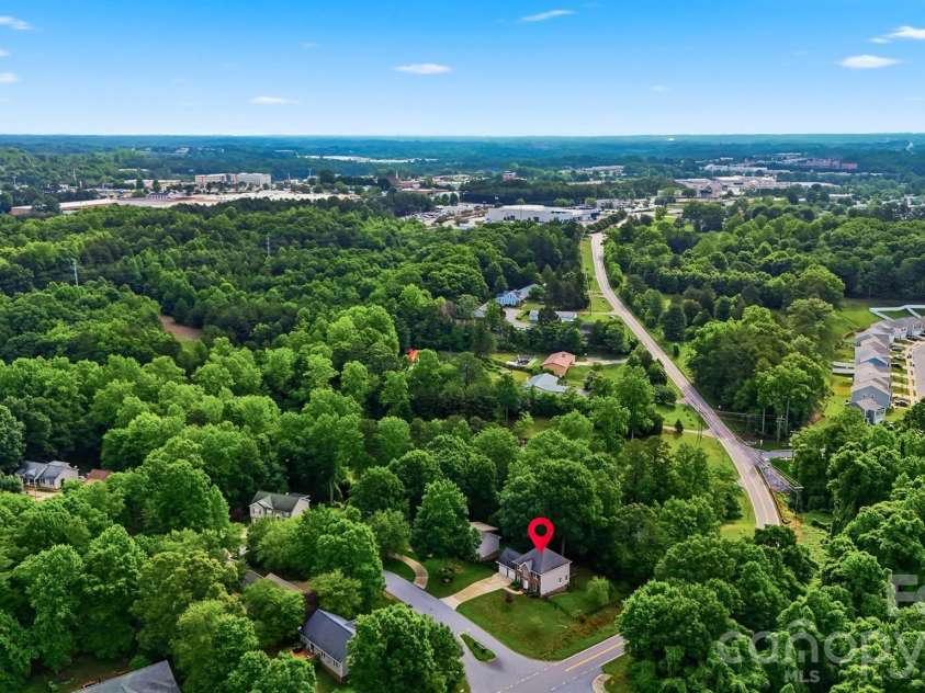 1737 9th Street Place, Hickory, NC 28602.  MLS# CAR4387540, YatesRealty ID 26709. 